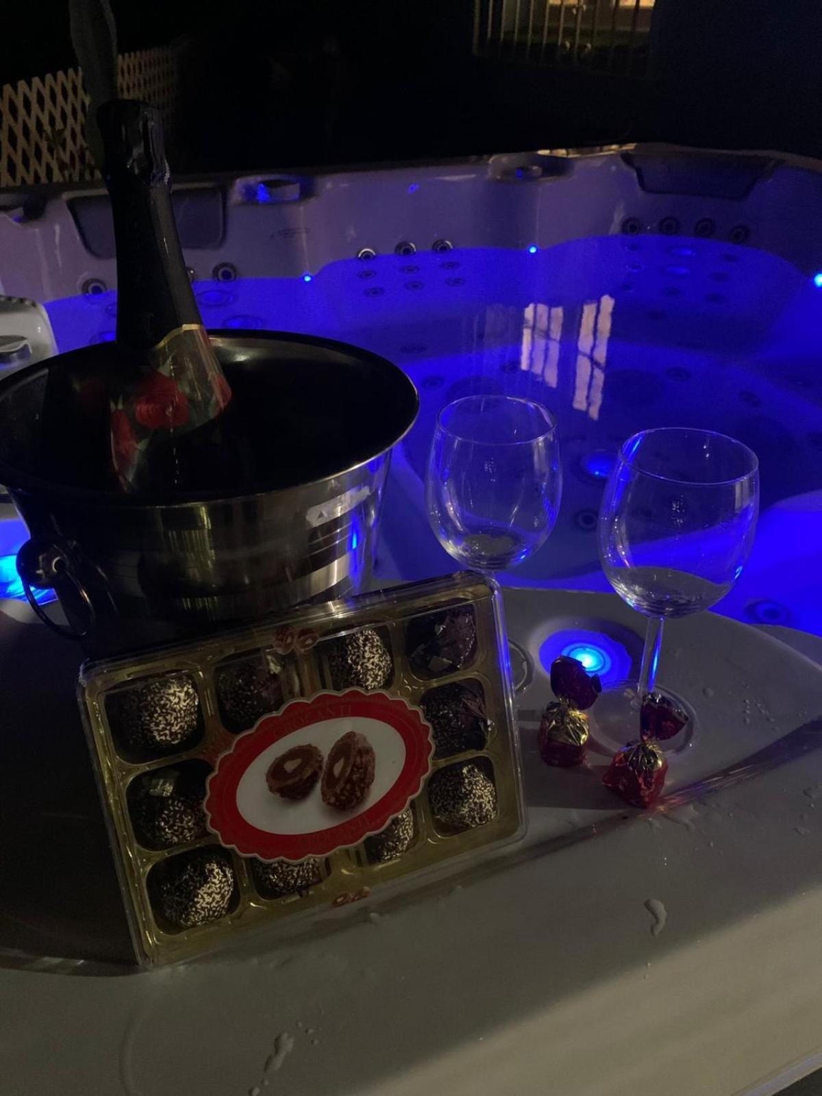 Casa Rural Malaga Monkey Love Con Jacuzzi Iznate Bagian luar foto