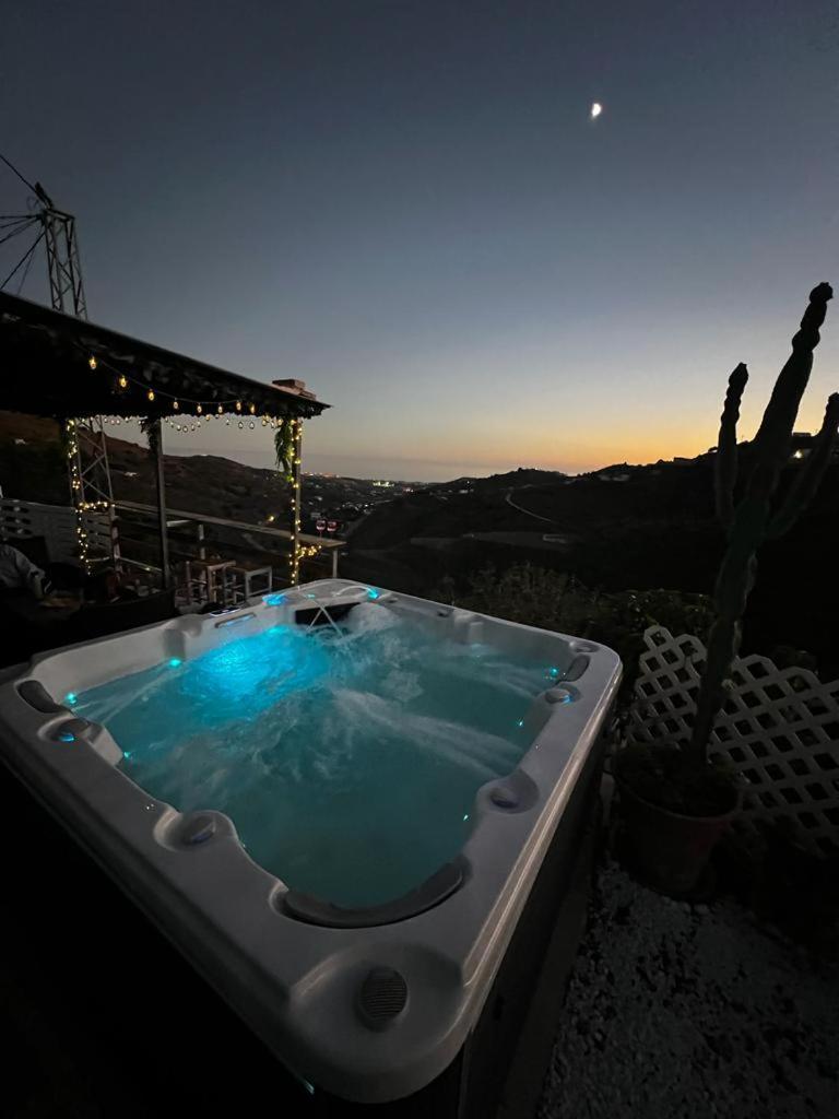 Casa Rural Malaga Monkey Love Con Jacuzzi Iznate Bagian luar foto